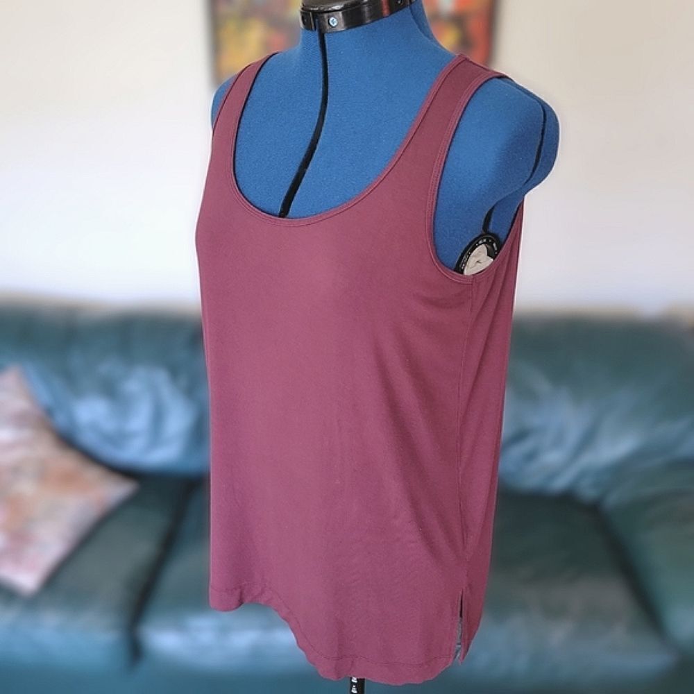 WynneLayers Essential Two-Pack Layering Tanks Woodrose/Burgundy size M - Picture 3 of 16